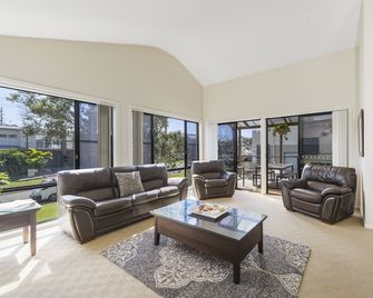 Amara 6 Wesley Avenue - Port Macquarie - Living room