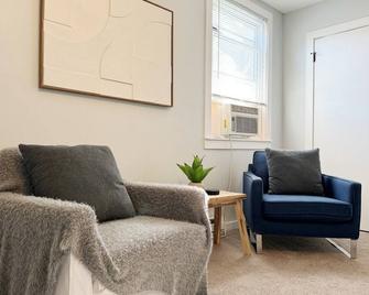 Chandler Studio Apartments - Evansville - Living room