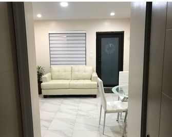 One bedroom apartment fully modern remodeled/fully furnished - Hialeah - Living room