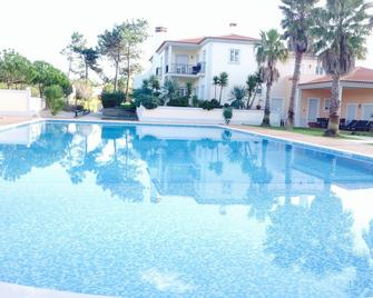 Beautiful 3 Bed Costal Villa, in Private Gated Complex, on Praia D'El Rey - Amoreira - Piscina