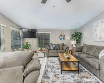 Waterfront Home On Lake Madison - Madison - Living room