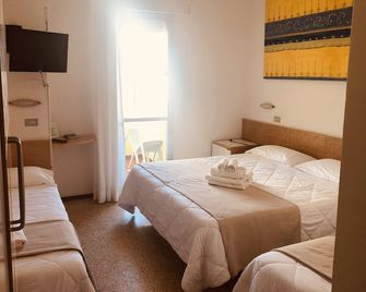 Hotel Montecarlo - Riccione - Bedroom