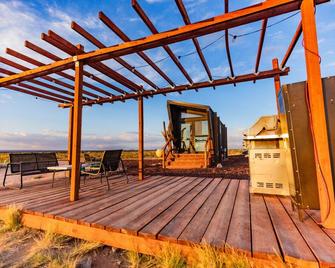 Grand Canyon Stargazing Off-Grid Tiny Home - Valle - Patio