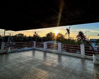 Knb West Villa Inn by Sms Hospitality - Bolinao - Balcón