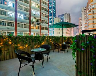 Mingle With The Star - Hong Kong - Patio