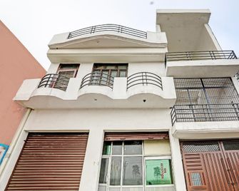 Spot On Royal Blue Moon Hotel - Bijnor - Building
