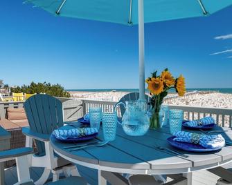 Pet Friendly 2br Oceanfront Perfect For Small Family Or Couple - Beach Haven - Балкон