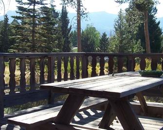 Quiet Well Kept South Lake Tahoe Family Vacation Home Rental - Meyers - Balcony
