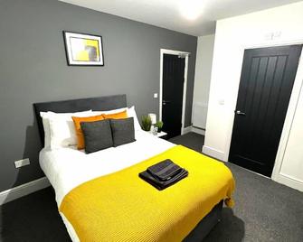 Chantry Suites - Grimsby - Bedroom