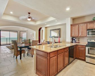 Ocean Front, Incredible View of the Sea of Cortez in the 4th Floor 403 - San Felipe - Kitchen