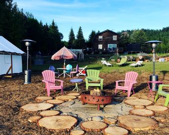 Amazing Tented Cabin Rental near Schweitzer Mountain for Glamping in Idaho - Sandpoint - Patio