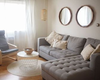 Welcoming Bohemian Westerville Getaway - Westerville - Sala de estar