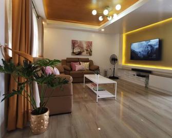 Newly Built Private Villa with Pool in Cainta - Cainta - Living room