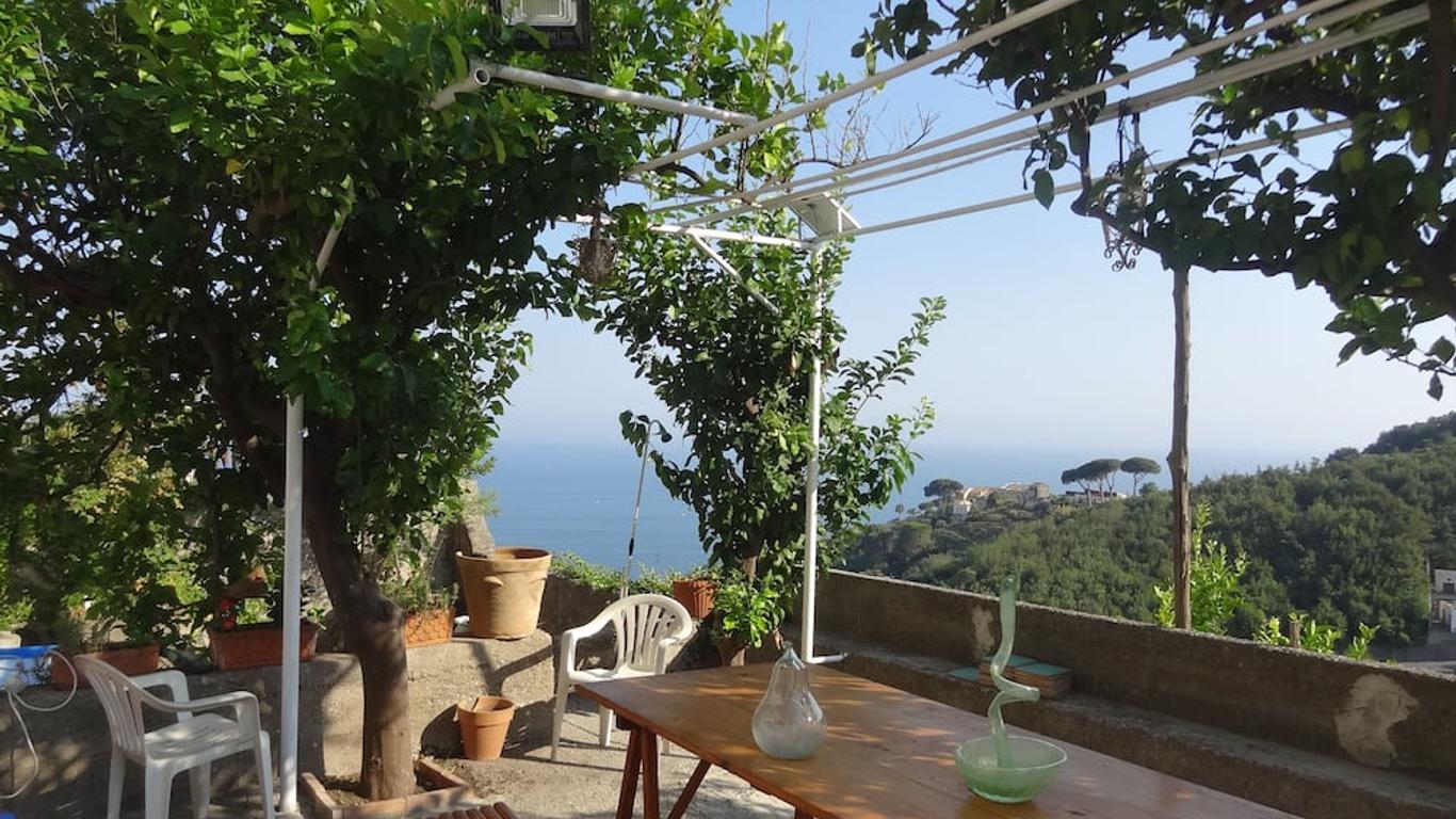 Casa Ninà- Camere con Vista Mare e Terrazza a Raito, Costiera Amalfitana
