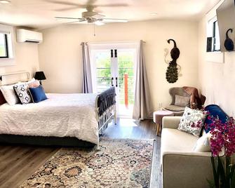 Thumb Butte Sunset Loft - Downtown - Prescott - Bedroom