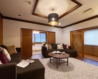 b hotel Kaniwasou 301 Minute walk from Miyajima Pier for 11ppl - Miyajima