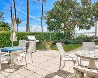 Southwind by Singer Island Vacation Rentals - Palm Beach Shores - Innenhof