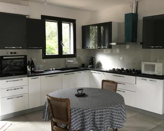 Villa 3 Bedrooms In Taglio Rosso - Zonza - Cuisine