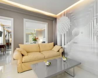 White Orchid Apartment - Palm Beach - Pool - Beach - Palm Beach - Вітальня