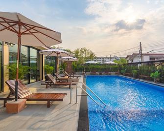Suphan Lake Hometel - Bangkok - Pool