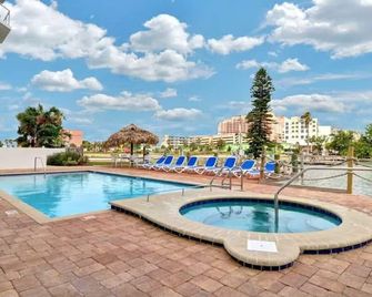 Private 3 bed 3.5 bath condo By the Beach - Clearwater - Pileta