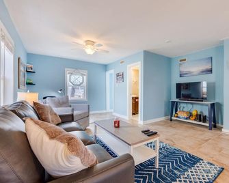 Pet Friendly - 2 Minute Walk to Beach - Updated and Modernized Spotless Clean - Kill Devil Hills - Living room