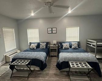 BB's on the BayoubrUnit #5 - Gautier