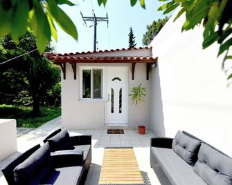 Liri - Family paradise - Ialysos - Patio