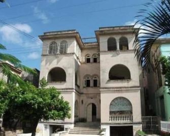 4 Mosqueteros - La Habana - Edificio