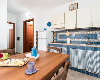 Su Nidu Virde - Ginepro - Orosei - Küche