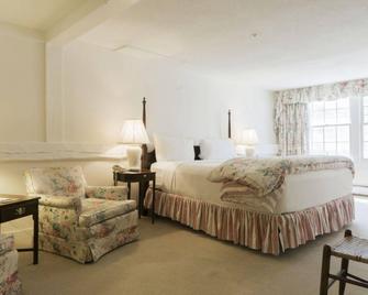 The Inn at Sawmill Farm - Dover - Bedroom