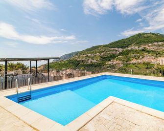 Residence Le Villette - Ράβελο - Πισίνα