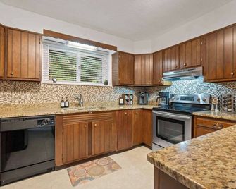 The Artist’s A-Frame - Madison - Kitchen