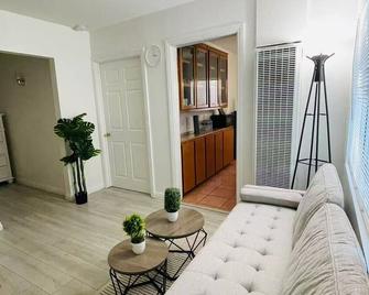 10 minutes to beach from 754A 9th St, All Inclusive Coastal Town of San Pedro CA - San Pedro