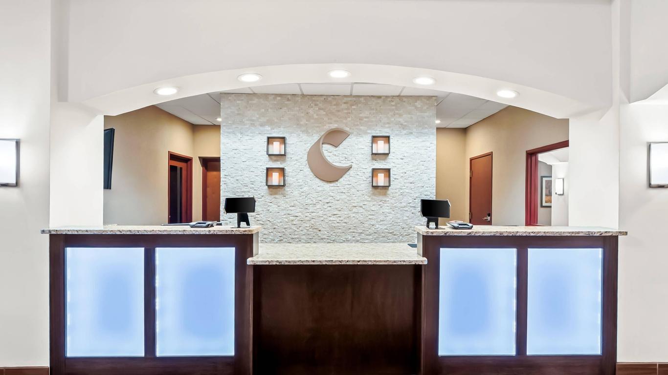 Comfort Inn & Suites Allen Park - Dearborn