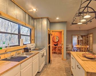 Cherokee Natl Forest Retreat Renovated Cabin! - Greeneville - Kitchen