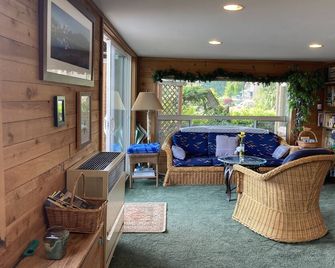 Cottage Lake Bed and Breakfast - Woodinville - Stue