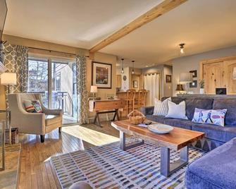 Vail Ski Condo with Mtn Views and Shuttle Service! - Vail - Sala de estar