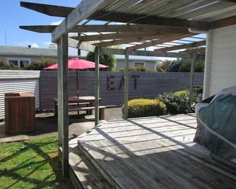 Newyorknewyork: Fast Fibre, Sky&smart Tv, All Linen And Cleaning Fee Included. - Martinborough - Binnenhof