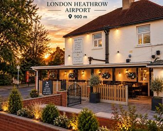 Swan Inn, Heathrow Airport - Staines-upon-Thames