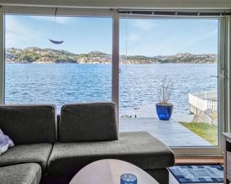 Amazing home in Egersund with 4 Bedrooms and WiFi - Egersund - Living room