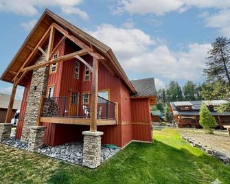 Dreamcatcher Mountain Cabin - Ski-Bike-Golf-Relax - Kimberley - Building