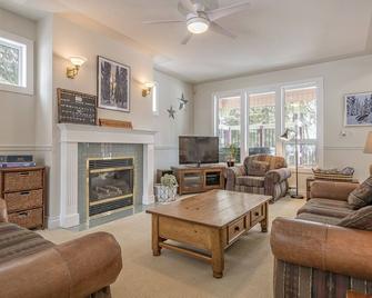 Slopeside Chalet Including a Private Suite - Features laundry, BBQ & 2 hot tubs - Lumby - Living room