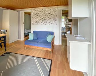 2 Bedroom Lovely Home In Byxelkrok - Byxelkrok - Sala de estar