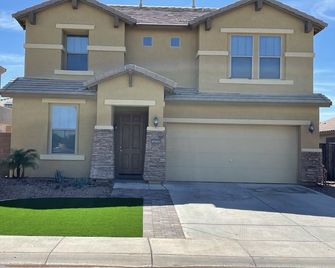 Fully-Furnished 2400 Sq. Ft. House - Maricopa - Edificio