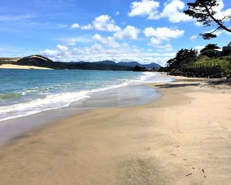 Explore the beautiful Hokianga area from this comfortable self contained flat. - 오마페레 - 해변