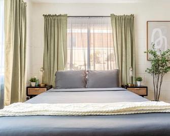 Steps to Beach Manhattan Beach Patio Parking - Manhattan Beach - Bedroom