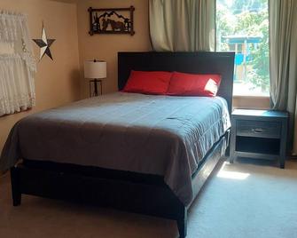 Home Away from Home in Wallace - Wallace