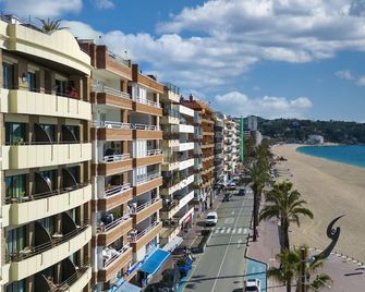 Almirall Apartaments - Lloret de Mar