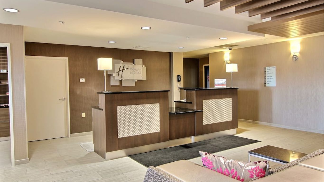 Holiday Inn Express Fargo-West Acres By IHG